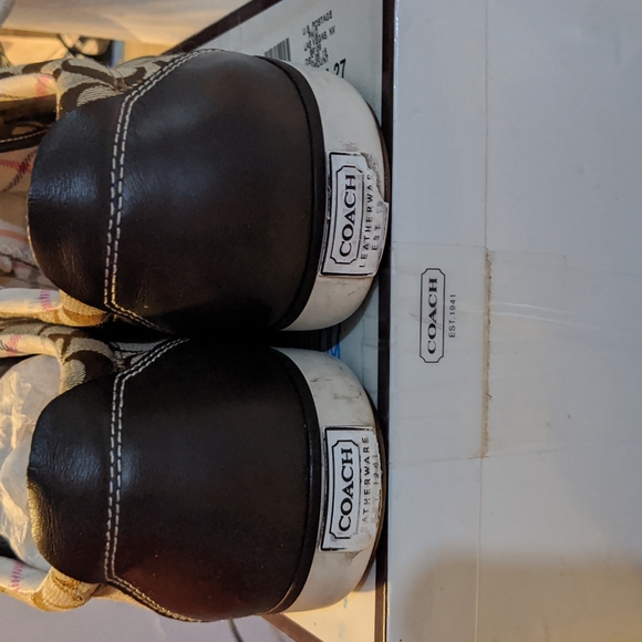 Tennis Coach Used Size 9:5 - Picture 5 of 5